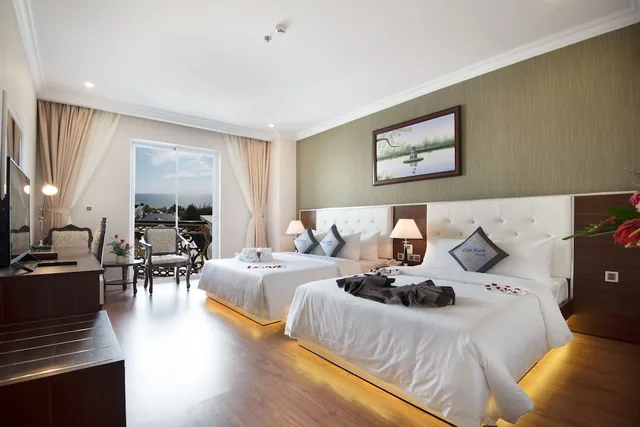 غرفة ديلوكس بسريرين منفصلين وسرير كوين بإطلالة على البحر، Thien Thanh Resort 1/6