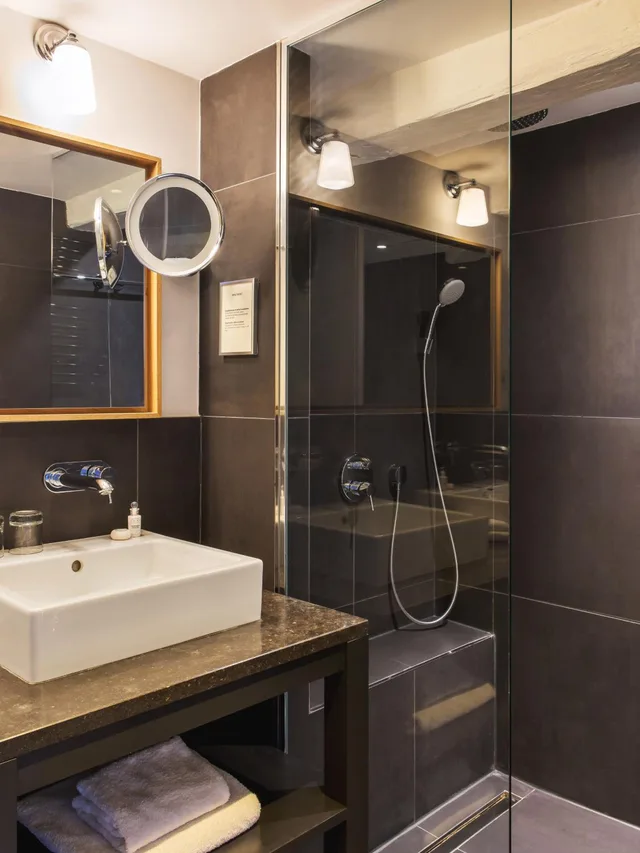 جناح عائلي، New Hotel Roblin 7/9