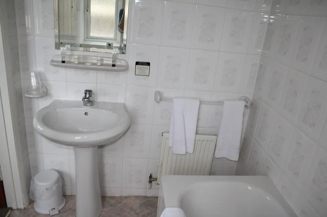 غرفة ديلوكس بسرير مزدوج، Uno Thames Hotel 7/8