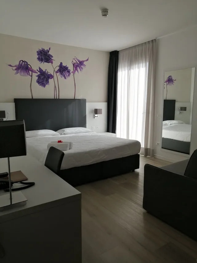 Deluxe, Queen Bed, Partial Sea View, Hotel Columbia &amp; Ninfea 4/9