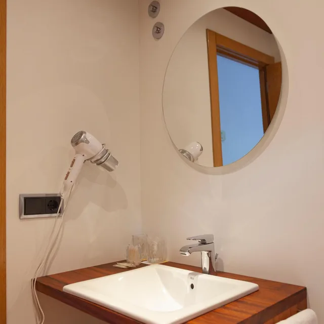 غرفة اقتصادية بسرير مزدوج في الطابق الأرضي، Rocaplana Hostal 6/6