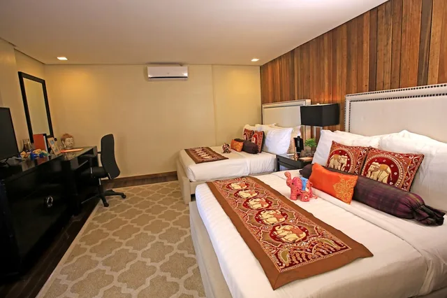 Khao, Sok, 2 Queen Beds، The Oriental Luxury Suites Tagaytay 1/1