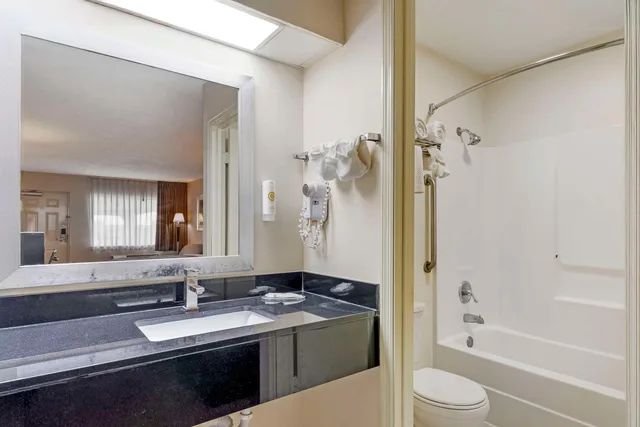 Upgrade, Efficiency, Suite, 2 King Beds، Quality Inn Cordele 3/3