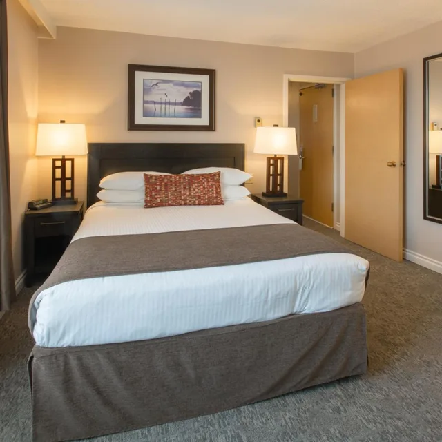جناح بغرفة نوم واحدة، Embassy Inn 2/10