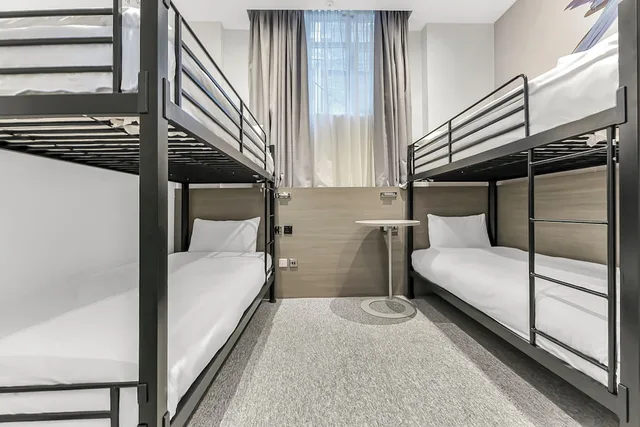 غرفة سوبيريور رباعية بأسرّة بطابقين، Heeton Concept Hotel - Kensington London 1/6