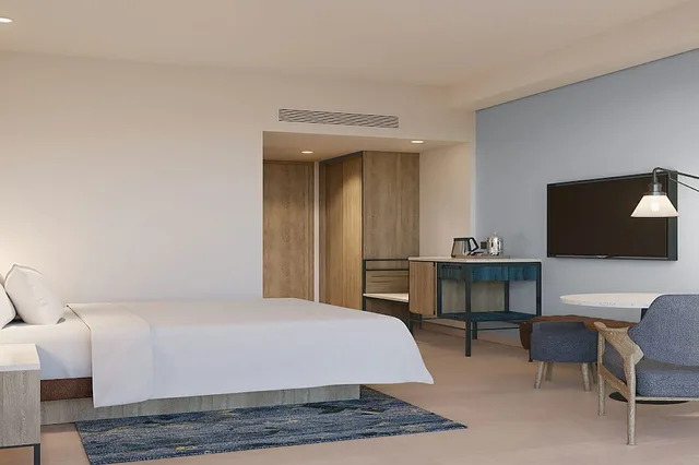 غرفة ديلوكس بسرير كينج بإطلالة على المسبح بشرفة، Four Points by Sheraton Bintan, Lagoi Bay 4/5
