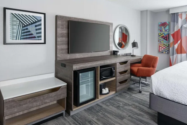 Studio, King Bed, Sofa, Accessible, Hampton Inn & Suites Tampa/Ybor City/Downtown 3/3