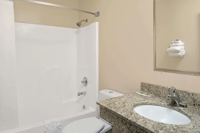 غرفة قياسية بسرير كوين، Super 8 by Wyndham Omaha I-80 West 3/3