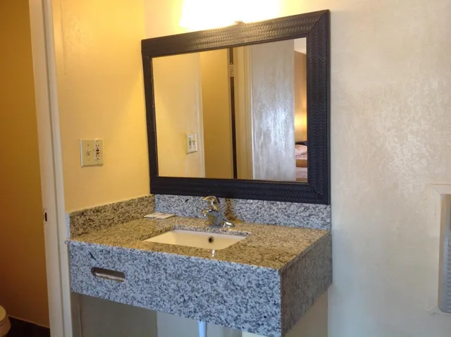 غرفة اقتصادية بسرير مزدوج، Diamond Inn And Suites 2/4