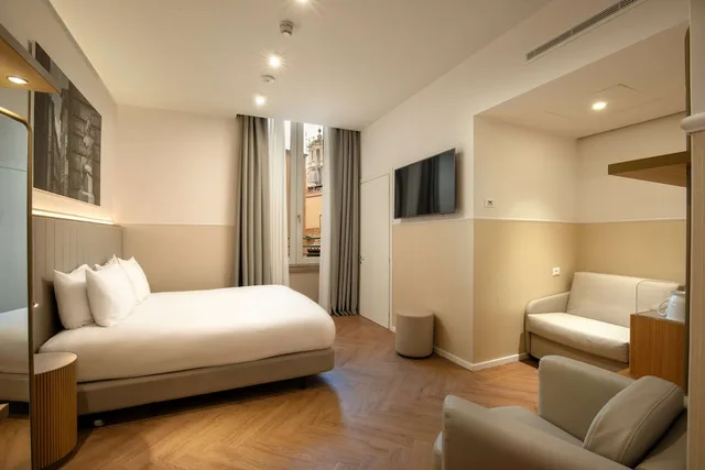 Superior, King Bed, Chair Bed, Sofa, Accessible، Cosmopolita Rome Colosseum, Tapestry Collection by Hilton 1/2