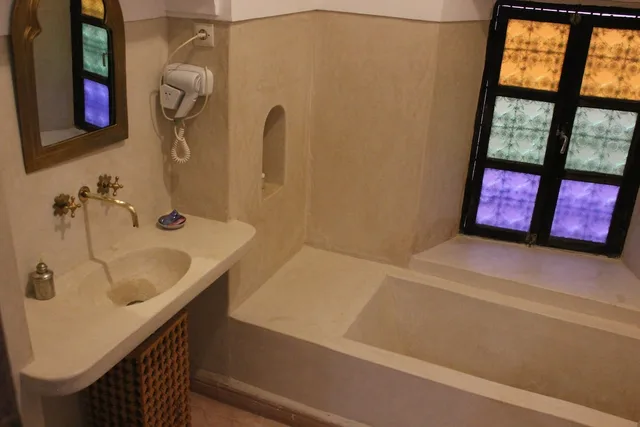 غرفة كومفورت بسرير كوين بحمام خاص، Riad Jnan el Cadi 3/4