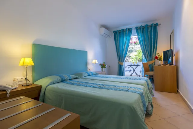 غرفة قياسية بسريرين منفصلين، Skala Hotel 3/6