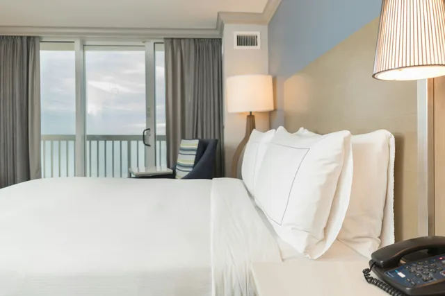 غرفة بسريرين كوين بإطلالة على البحر بشرفة، Hilton Melbourne Beach Oceanfront 5/7