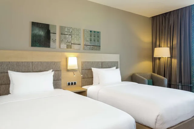 غرفة متصلة عائلية بسريرين كينج بغرفتي نوم، Hilton Garden Inn Tanger City Center 1/4