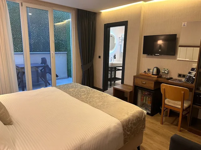 Room, Double Bed, Balcony, Garden Floor، Operla Airport Hotels, Trademark Collection by Wyndham 1/4