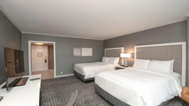غرفة بسرير مزدوج بإطلالة، InterContinental Kansas City at the Plaza 1/1