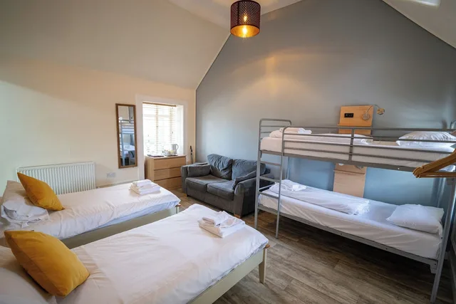 غرفة سوبيريور رباعية بسريرين منفصلين وسرير بطابقين، Callander Hostel 1/9