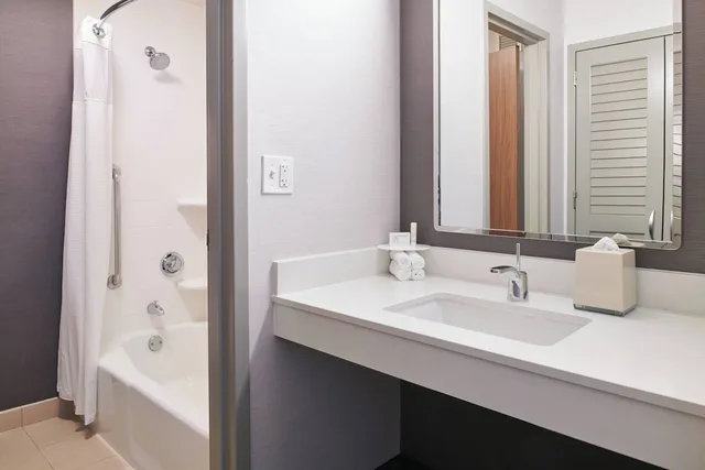غرفة بسريرين كوين لذوي الإعاقة، Courtyard Chicago Highland Park/Northbrook 4/6