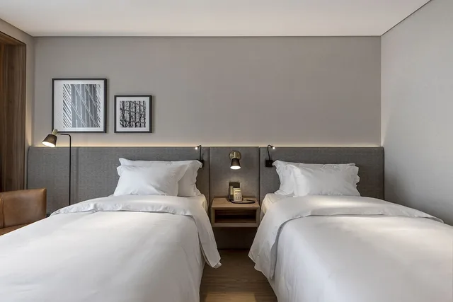 Superior, Twin Beds, Side Sea View, LK Design Hotel Florianopolis 3/9