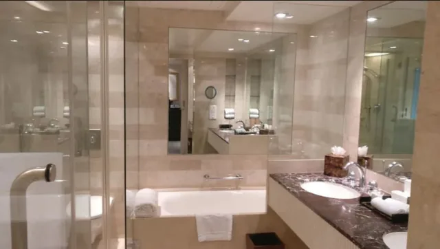 جناح ملكي كلوب بسرير كينج، The Leela Mumbai - Resort Style Business Hotel 3/6