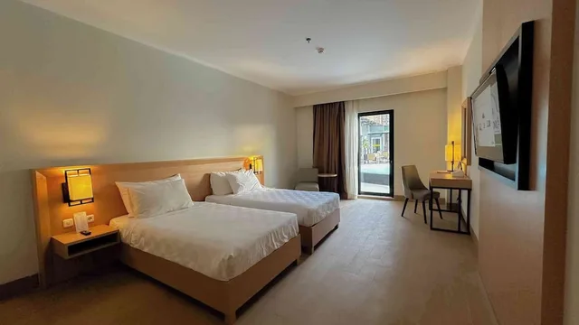 Deluxe, Twin Beds, Pool Access, Large، SWISS-BELHOTEL MANOKWARI 5/6