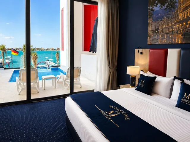جناح بسرير كوين وسريرين فرديين، M Hotels at Porto Marina 1/2