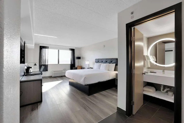 Efficiency, Suite, King Bed، La Quinta Inn & Suites Washington DC-Capital/NoMA 10/10