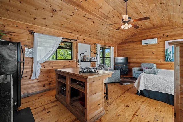 Luxury, Cabin, King Bed, Hill View, Hot Tub, City on a Hill at Spring Creek 5/7