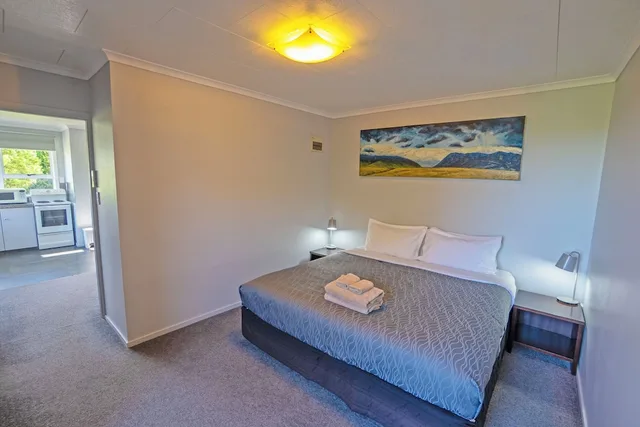 Comfort, Suite, King Bed, Mountain View, Kaikoura Motor Inn 2/5