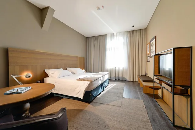 جناح جونيور بسرير كوين، Grand Hotel Billia 6/7