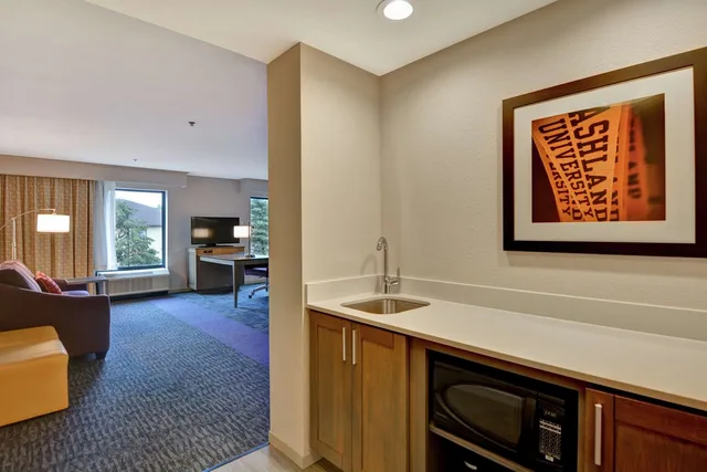 جناح استوديو بسريرين كوين، Hampton Inn & Suites Ashland 4/5