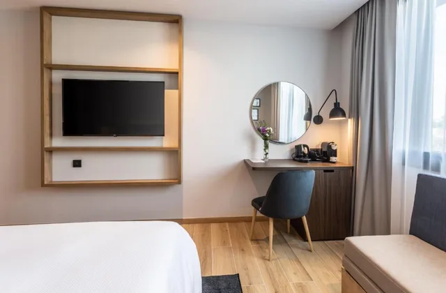 غرفة قياسية مفردة بسرير مزدوج، Hilton Garden Inn Bucharest Airport 2/2
