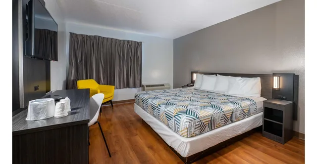 غرفة بسرير كينج لذوي الإعاقة، Motel6 Branford, CT - New Haven 3/8