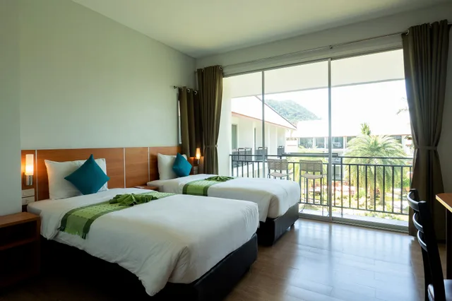 غرفة سوبيريور بسرير مزدوج أو سريرين منفصلين بإطلالة على المسبح، Royal Lanta Resort & Spa 1/10