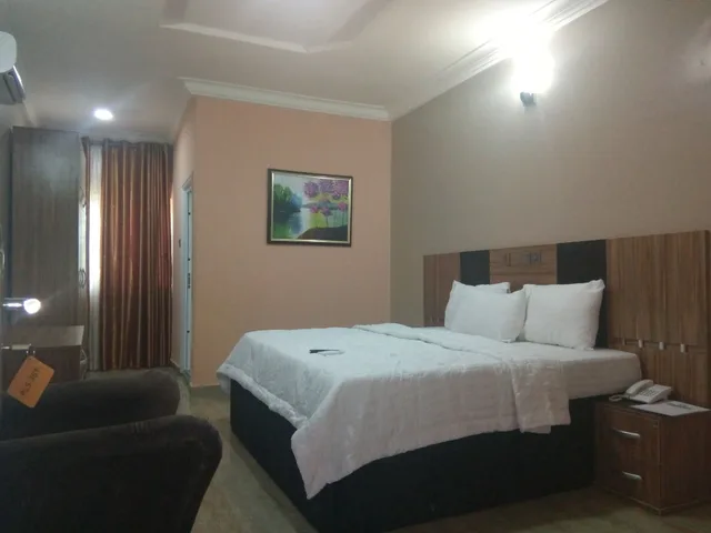 غرفة قياسية بسرير كينج، Pameec Luxury Suites 1/1