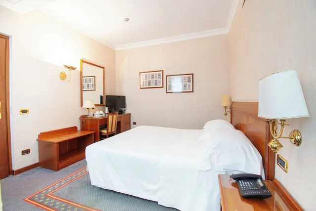 غرفة قياسية بسرير كوين، Hotel Excelsior San Marco 3/6