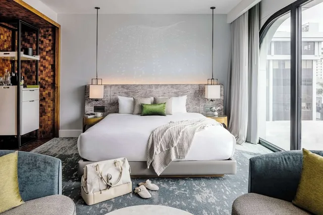 Silver, King Bed, Sunset View, Balcony، Dream Hollywood Hotel 3/7