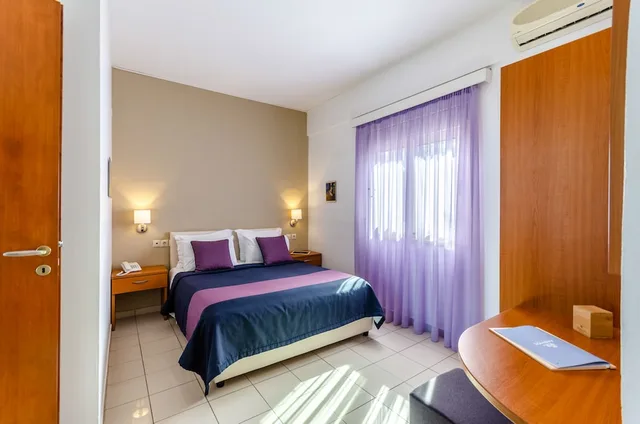 غرفة بانورامية بسريرين منفصلين بإطلالة على البحر مع أريكة، Pela Mare Hotel 4/10