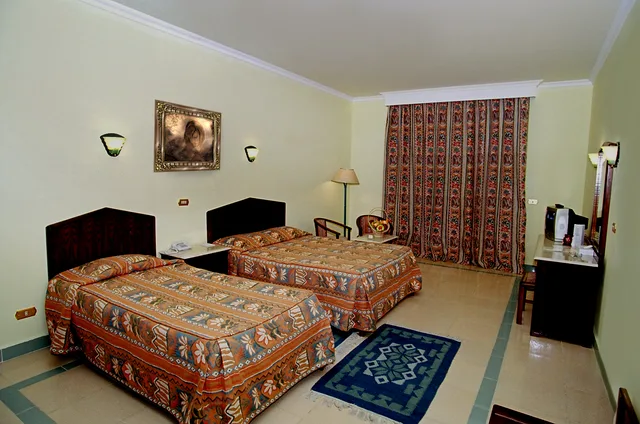 غرفة ثلاثية بإطلالة على الحديقة، Regina Resort and Aqua Park Hurghada 1/1