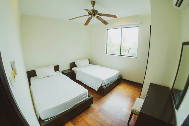 2 Bedrooms, Spa, Suite, King and Twin Beds, Sea View، Borneo Beach Villas 3/6