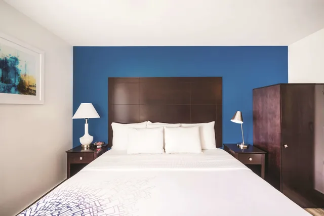 غرفة بسرير كينج، La Quinta Inn & Suites by Wyndham Brooklyn Downtown 3/3