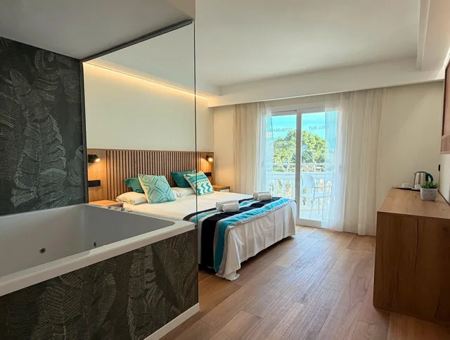 غرفة ديلوكس بحوض جاكوزي، WelikeHotel Triton beach 2/4