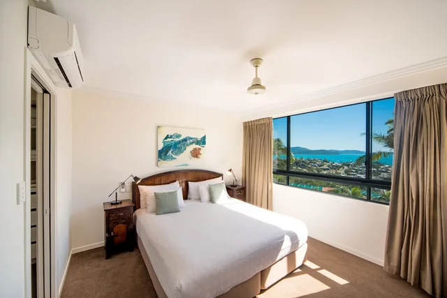 غرفة بسرير كينج بإطلالة على الحديقة بغرفة نوم واحدة بجاكوزي، Pinnacles Resort Amp Spa 1/2