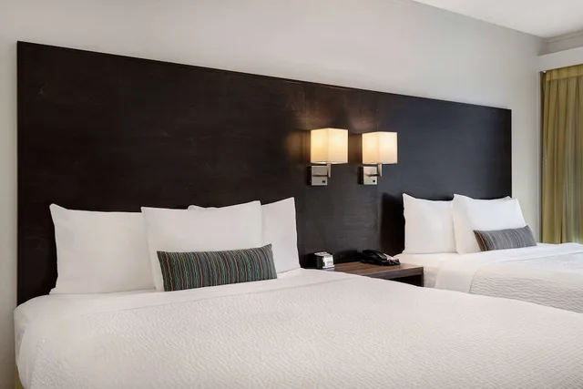 غرفة بسريرين كوين في الطابق الأرضي، Days Inn by Wyndham Victoria Airport Sidney 3/6