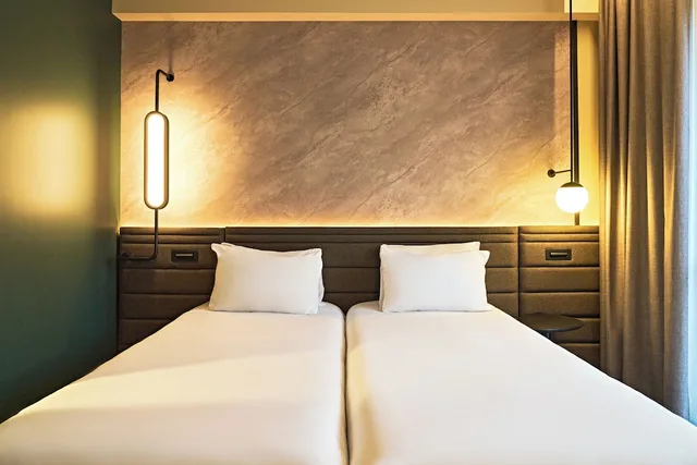 Classic, Twin Beds, River View, Novotel Rouen Centre Cathedrale 1/5