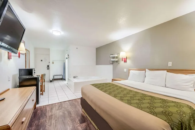 غرفة بسرير كينج، Econo Lodge Truman Inn 4/10