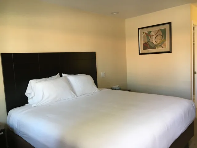 Standard, King Bed, Colton Inn 1/3