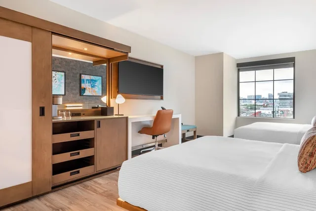 غرفة بسريرين كوين لذوي الإعاقة، Cambria Hotel Denver Downtown RiNo CO 4/6
