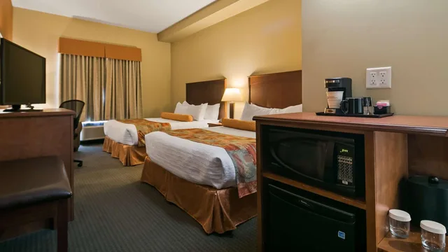 غرفة بسرير كوين، Best Western Plus Service Inn and Suites 5/8