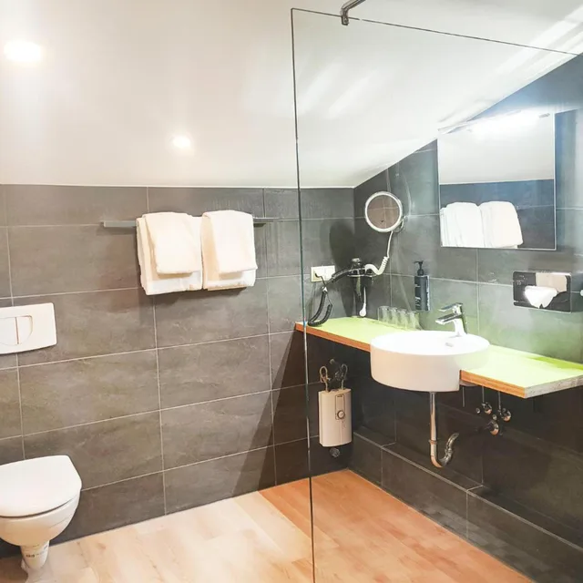 غرفة بريميوم عائلية بسريرين منفصلين وسرير كوين، Select Hotel A1 Bremen 2/4